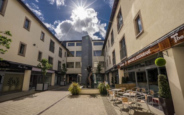 The Courtyard Apartments