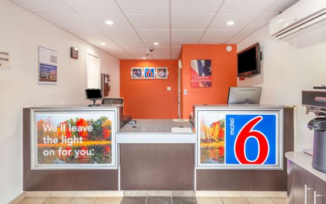 Motel 6 Huntington, WV