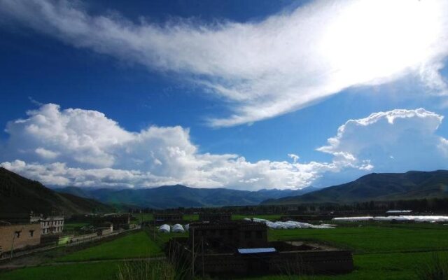 October Daocheng Youth Hostel