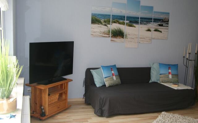 Quaint Bungalow in Biendorf near Sea