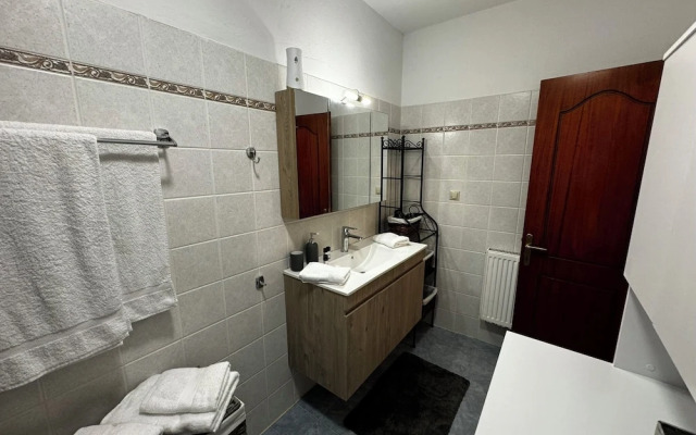 Skiathos Center Stylish 2 Bd w Balcony