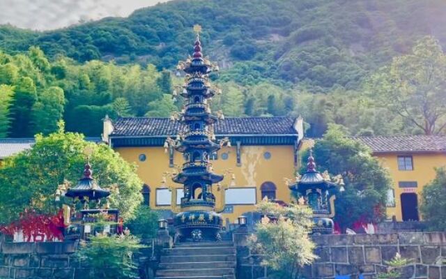 Four Seasons Yony Hotel