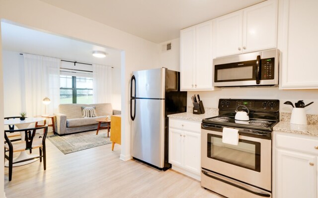 Contemporary Condo Minutes To Downtown Gulch