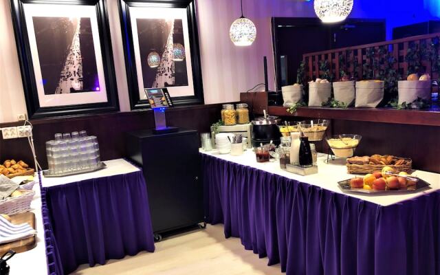 Leikari Seal La Vie Bungalows