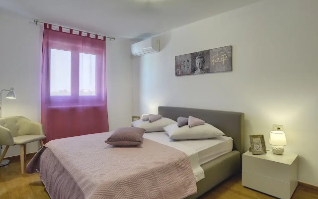 Villa in Pula With sea Beach