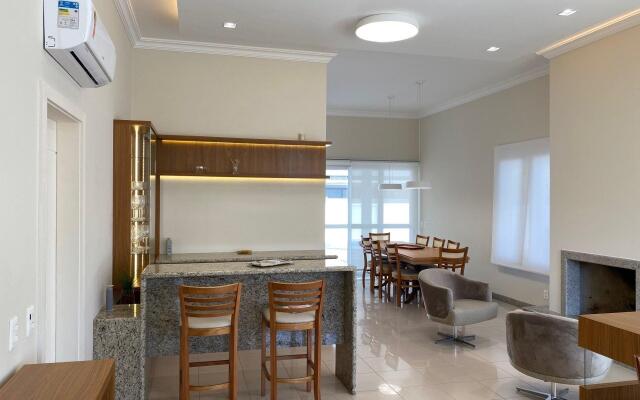 Casa Térrea 3 suítes Piscina Jurere Internacional