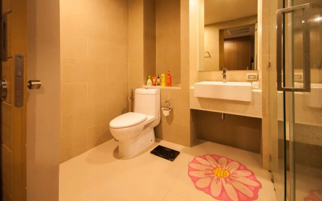 Seaview modern Apartment at Karon Hill