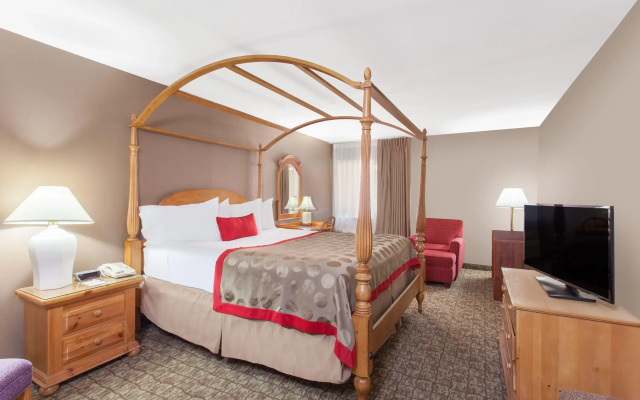 Ramada by Wyndham Fresno North
