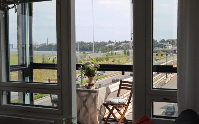 Uusi upea asunto järvinäköalalla ja autohallilla