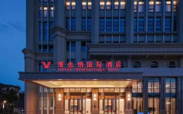 Vienna International Hotel (Haikou Binhai Avenue Xixiu beach branch)