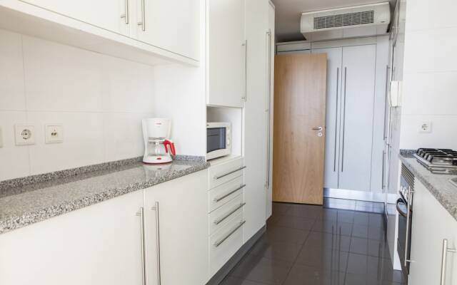 Rent4Rest Lisbon 17th Floor River View Apartment