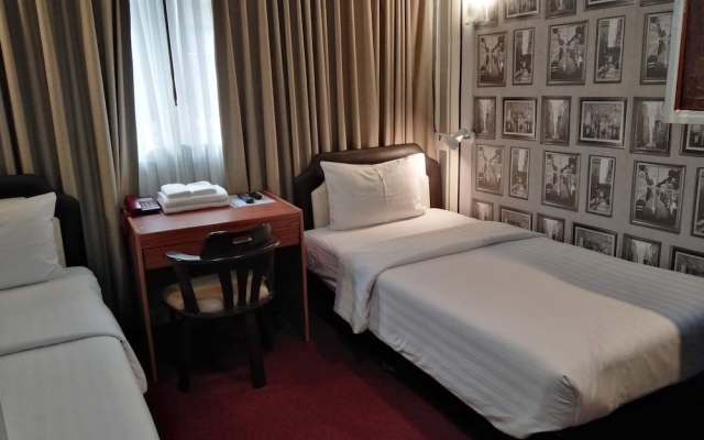 14 Plus 1 Hotel