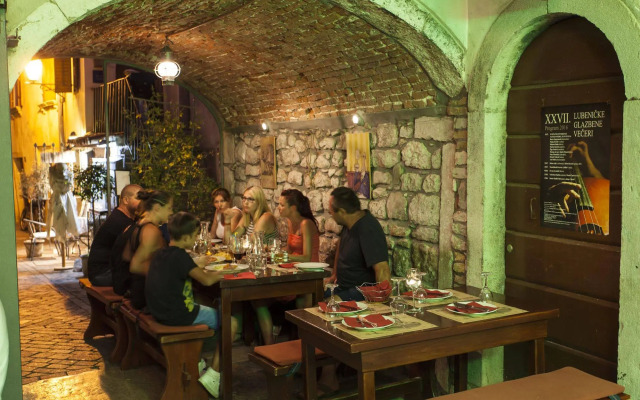 Guest House Floreus Cres