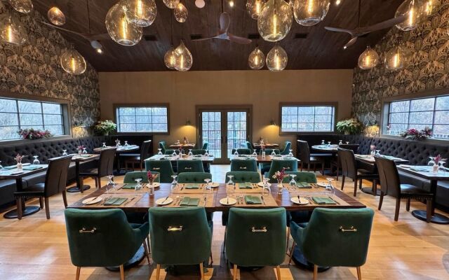 Buttermilk Falls Inn