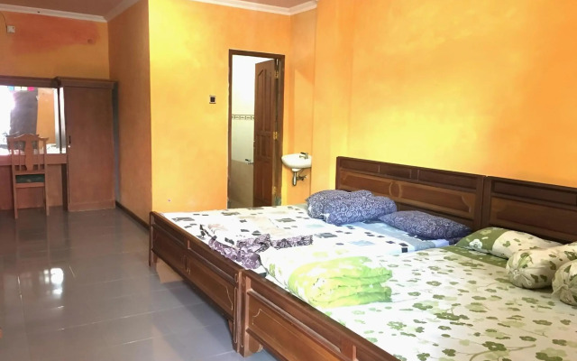 Hotel Alami near Alun-Alun Klaten by ZUZU