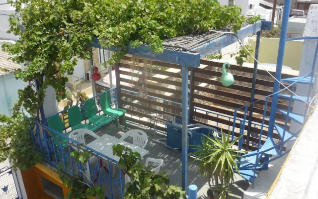 Traditional Villa 7 Mins Drive From Haraki Beach