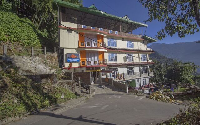 Oyo 24247 Hotel Everest Mansion