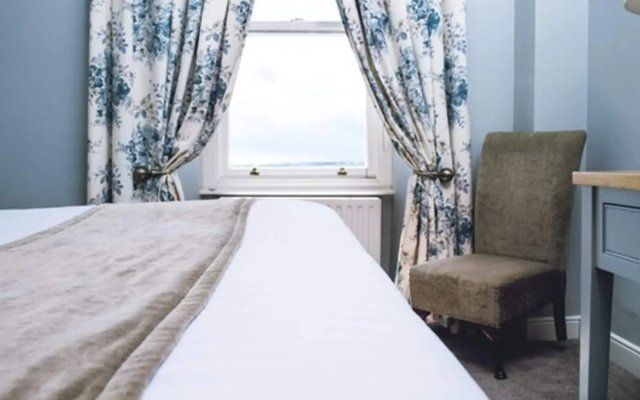 Causeway Hotel