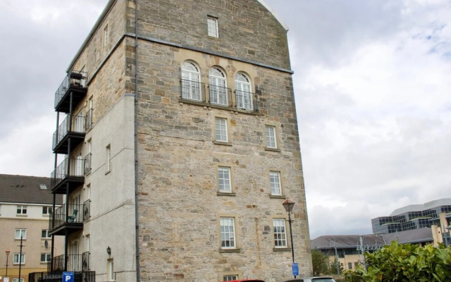 2 Bedroom Flat In Converted Distillery In Edinburgh