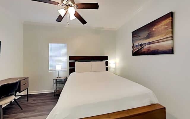 Palm Court Yacht Club #308