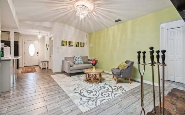 TRANQUILITY. Gated Estate Home. Privacy.