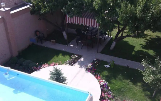 Torosyans' Guesthouse