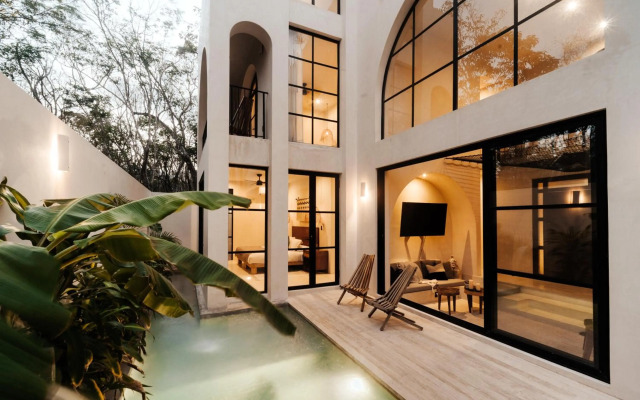 Villa Torana 4br/8pp Private Pool Rooftop Security