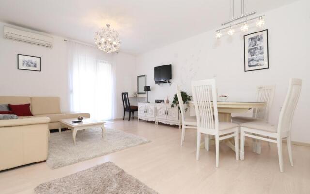 Luxury Apartman Rita, Center