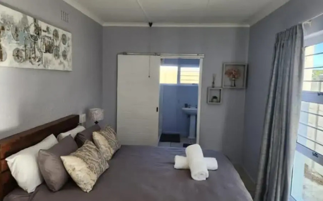 25 ON Main Struisbaai