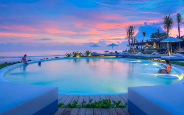 Hotel Komune and Beach Club Bali