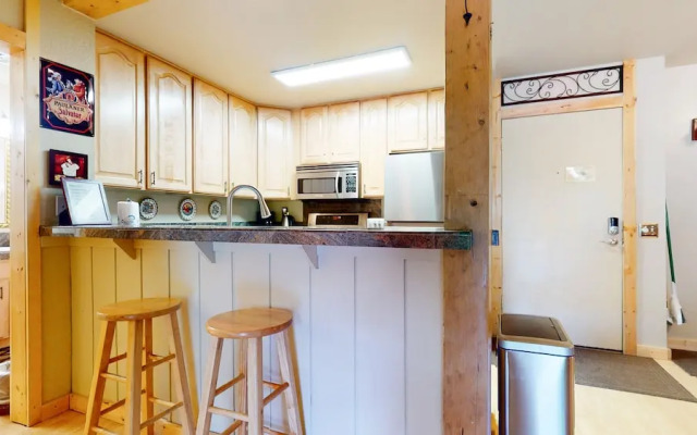 Summit Cozy Condo Getaway!