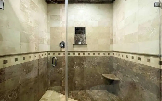 Unwind in a Modern Condo With Stunning View