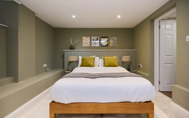 The Brondesbury Park - Sparkling 3bdr Flat With Garden