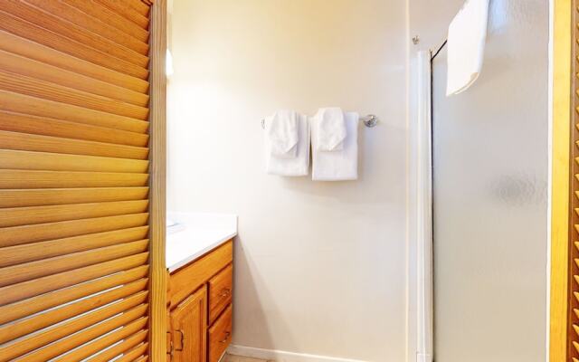 Sierra Manors 75 Cozy and Comfy Condo, On the Shuttle Route by Redawning