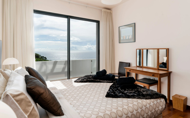 Contemporary villa, heated infinity pool, sea-views | Designhouse