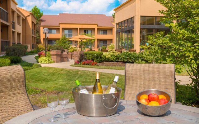 Courtyard by Marriott Chicago Deerfield