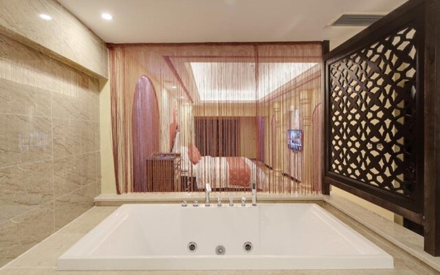 Chongqing Pinai Qihuan Hotel