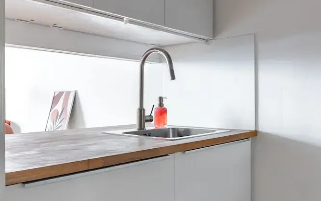 Central Studio Apartment with Balcony