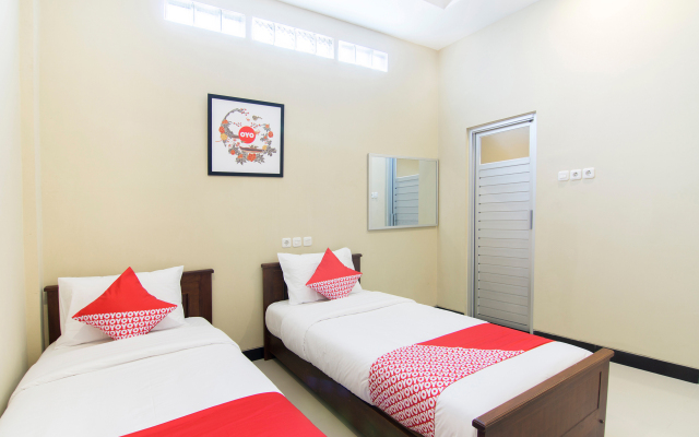 Super OYO 890 Dewi Fortuna Guest House
