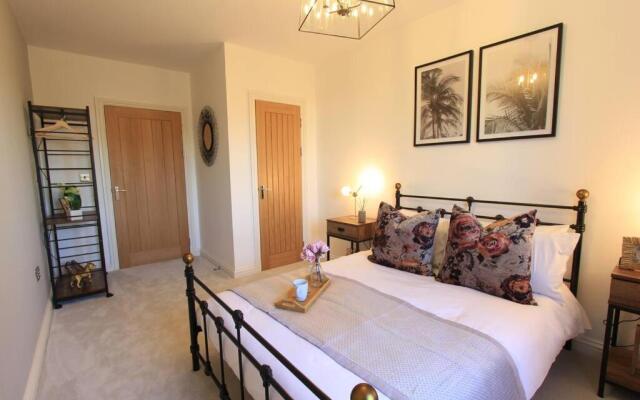 Cabot Mews Apartment 6