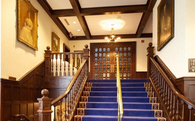 Deer Path Inn