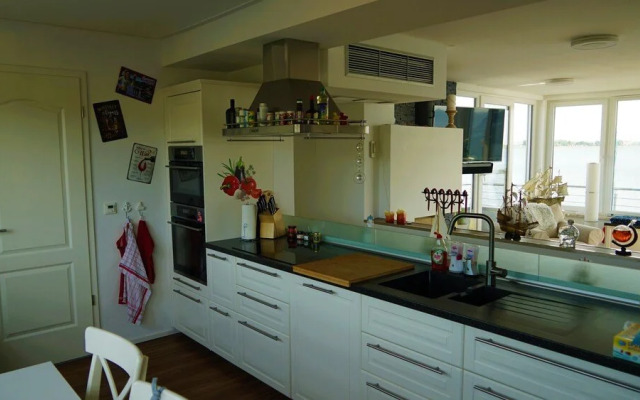 Schwimmendes Ferienhaus Robby II