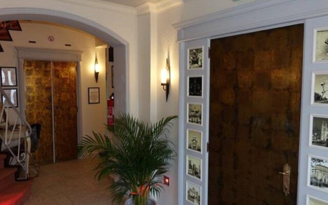 J and R Brussels City Apartment