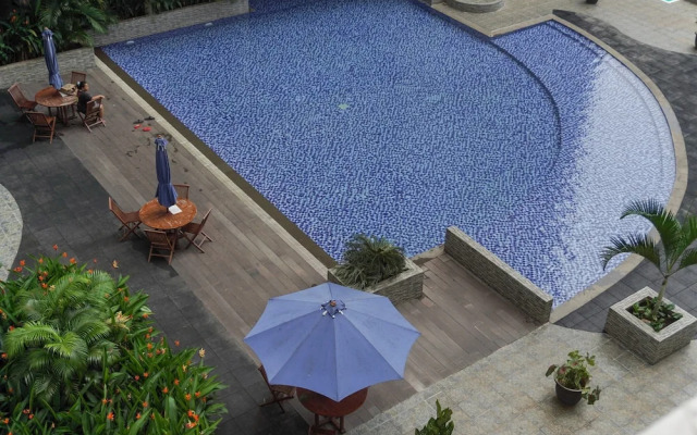 Homey And Minimalist Studio At Loftvilles City Apartment