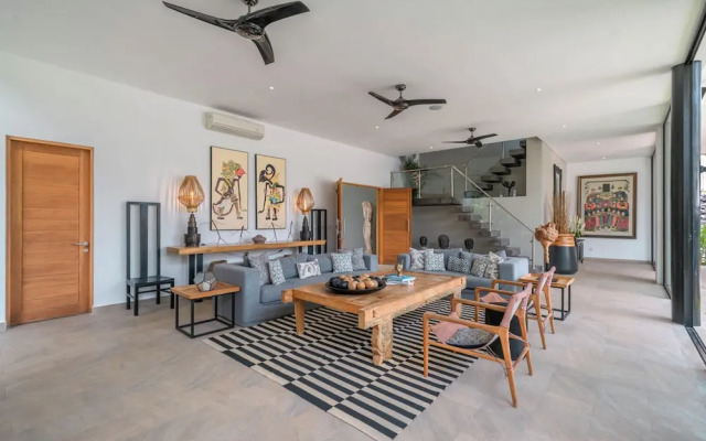 Villa Vida Mira - Elegant 4BR Beachside Villa in Canggu