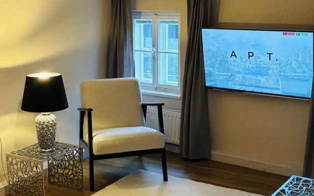 Apt. Stone-Lodge