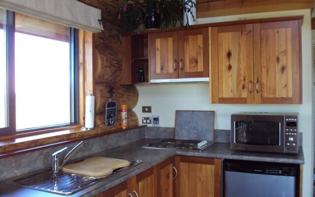 The Hollows Luxury Log Cabin