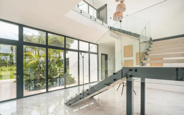 Magnificent Villa With Golf Cart Maid at Caleton