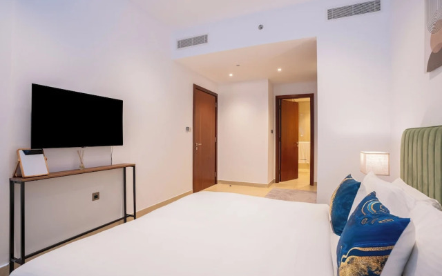 HomesGetaway- 1BR Apt in Marina Gate1