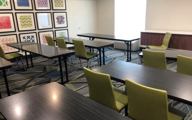 Holiday Inn Express & Suites Hearne, an IHG Hotel